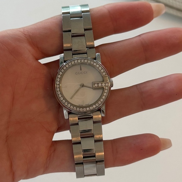 Gucci Diamond G watch - Authentic - Picture 2 of 2